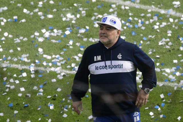 Maradona revient au poste  d'entraîneur de Gimnasia La Plata