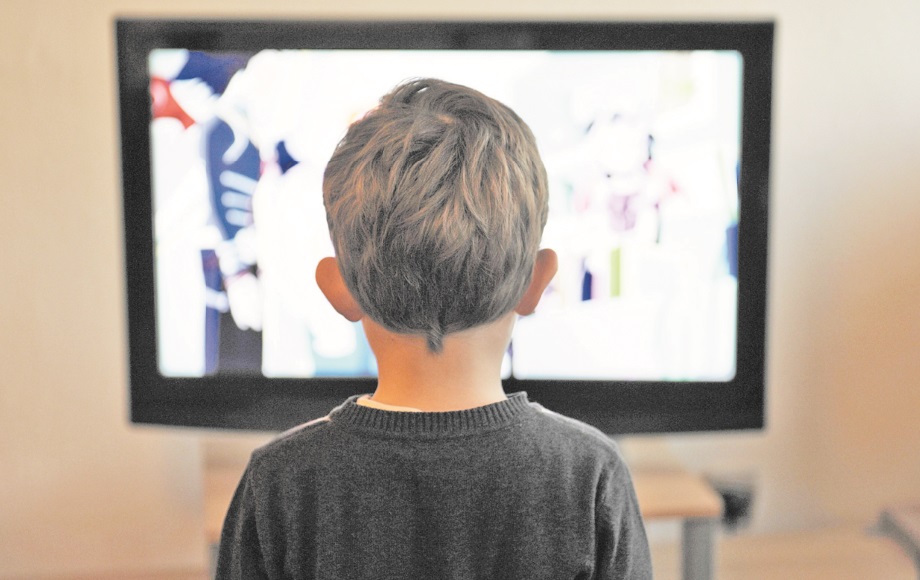 L’écran assassin : Télé, téléphone portable et autres tablettes nuisent gravement à l’équilibre mental de l’enfant