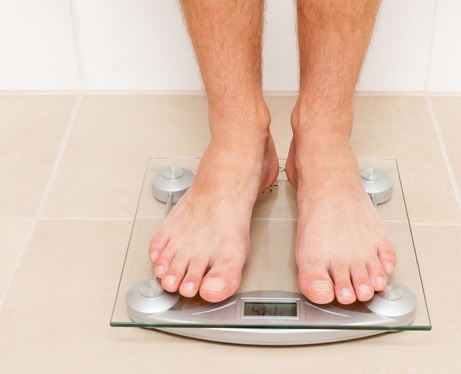 Trois raisons qui expliquent une rapide prise de poids chez les hommes