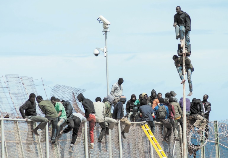 La migration irrégulière et les clôtures dressées autour de Sebta et Mellilia créent la polémique en Espagne La migration irrégulière et les clôtures dressées autour de Sebta et Mellilia créent la polémique en Espagne