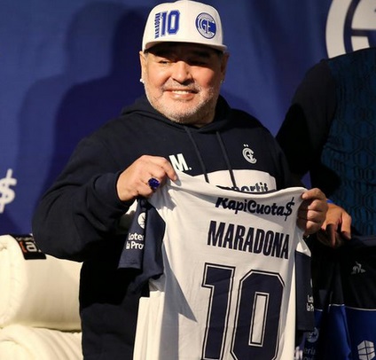 Maradona: "J'aimerais que nous les Napolitains ayons un Messi"