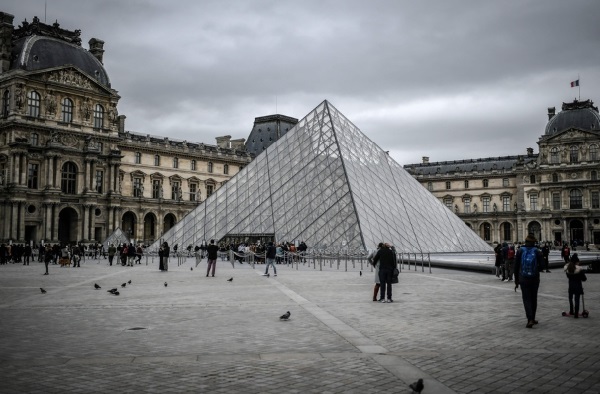 Le Louvre et Versailles ferment leurs portes