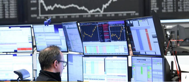 Face au krach boursier, faut-il fermer les marchés financiers ?