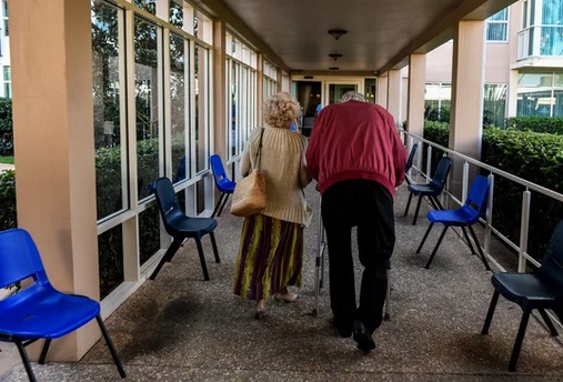Les maisons de retraite en Europe, "bombes à retardement"