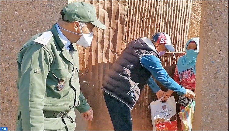 Distribution de denrées alimentaires aux familles nécessiteuses de Youssoufia