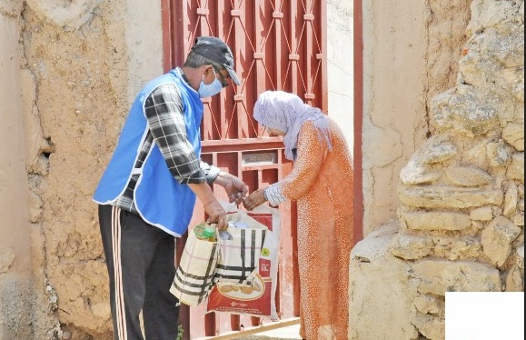 Distribution de produits alimentaires aux nécessiteux de Sidi Ifni