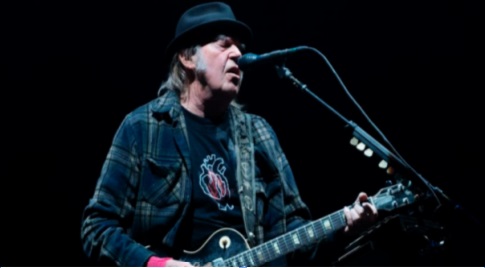 ​Neil Young porte plainte contre Trump pour l’empêcher d’utiliser ses chansons