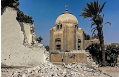 ​Au Caire, une route nommée "Paradis" éventre l'historique Cité des morts