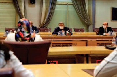 Plaidoyer en faveur de la présence féminine sur la scène politique Plaidoyer en faveur de la présence féminine sur la scène politique