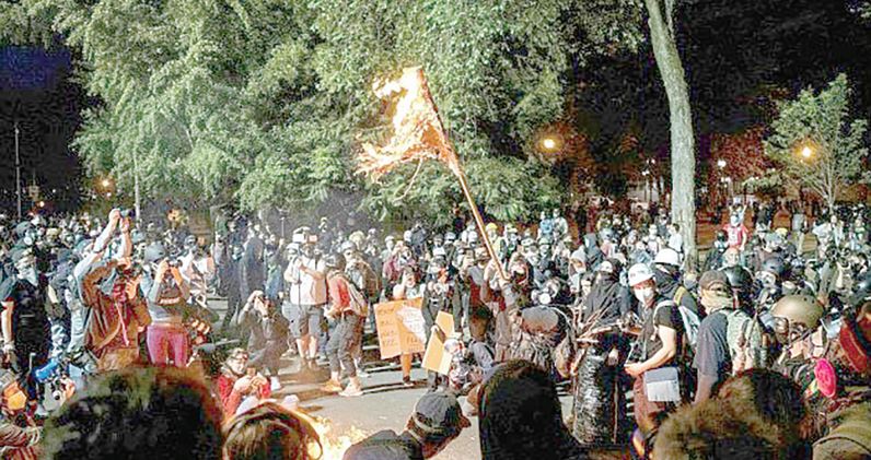 Cent jours après le décès de George Floyd, Portland continue à manifester Cent jours après le décès de George Floyd, Portland continue à manifester