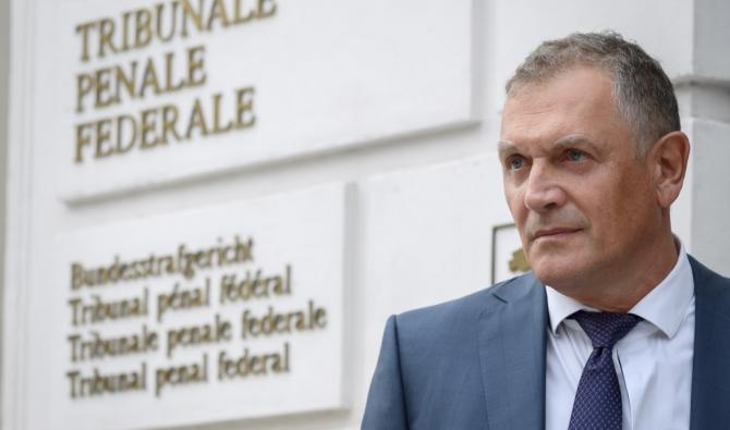 Valcke plonge ses juges dans la manne des droits TV