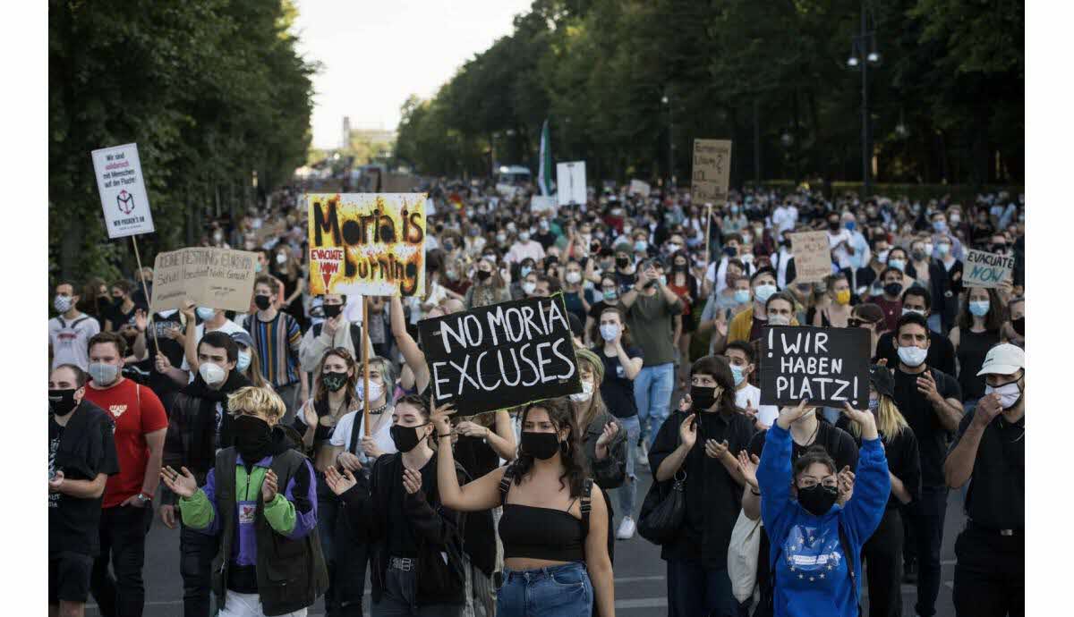 En Allemagne, des milliers de manifestants demandent à l'UE de prendre en charge les réfugiés
