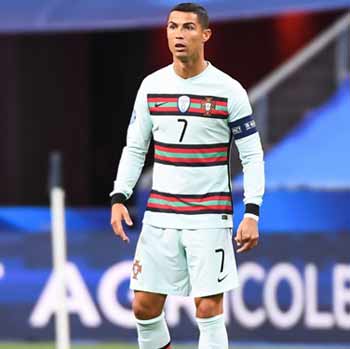 Ronaldo en quarantaine, Naples sanctionné
