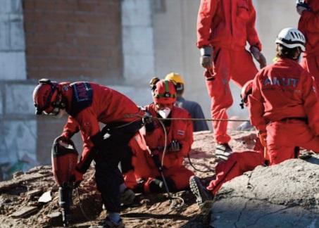 En Turquie, une fillette secourue des décombres 91 heures après le séisme d'Izmir