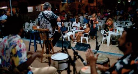 La samba s ’ adapte à la Covid-19 et la musique revient à Rio
