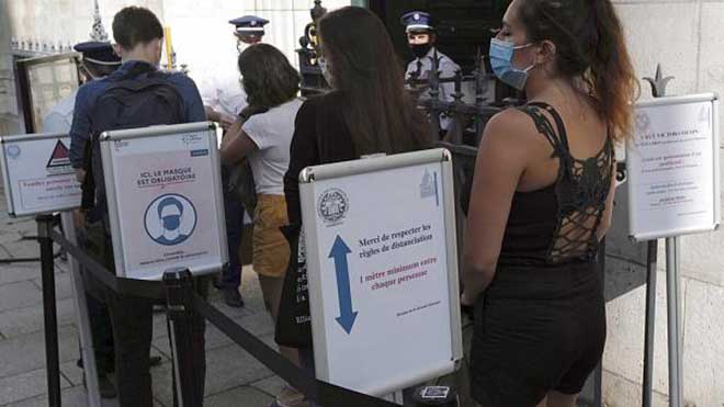 Après l'Europe, lent retour des restrictions sanitaires aux Etats-Unis Après l'Europe, lent retour des restrictions sanitaires aux Etats-Unis