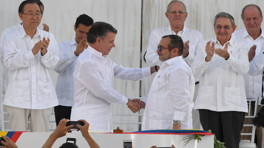 La Colombie commémore l'anniversaire de l'accord de paix avec les FARC sur fond de divisions et de violence La Colombie commémore l'anniversaire de l'accord de paix avec les FARC sur fond de divisions et de violence