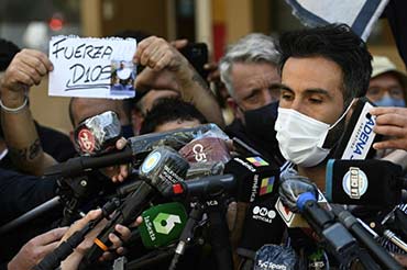 Visé par une enquête, le médecin de Maradona évoque un patient "ingérable"