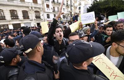Enquête à Alger après des accusations de torture d' un étudiant