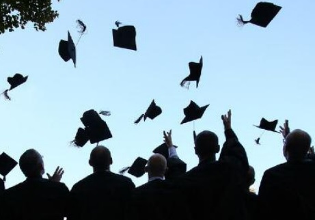 Doctorat et activité professionnelle: Une ambition louable confrontée à un équilibre précaire