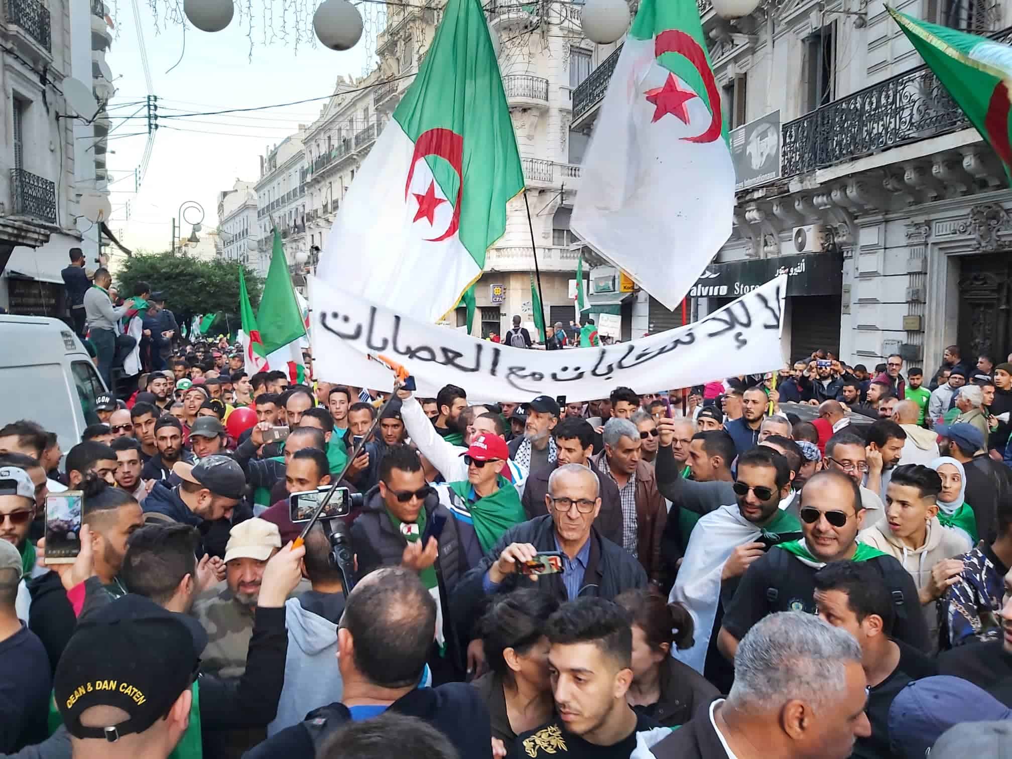 Le Hirak algérien exprime l'exaspération d’une population qui étouffe dans un système politique opaque aux institutions démocratiques factices