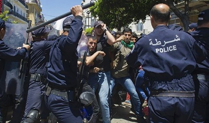Amnesty International dénonce les méthodes répressives qui ciblent les militants du Hirak depuis deux ans