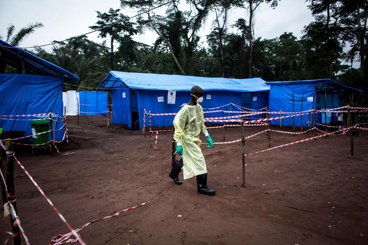 La Guinée lance la vaccination anti-Ebola pour en finir “ en 6 semaines ”