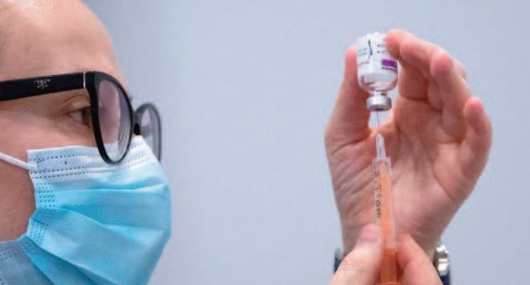 Le vaccin d’AstraZeneca efficace contre le variant britannique