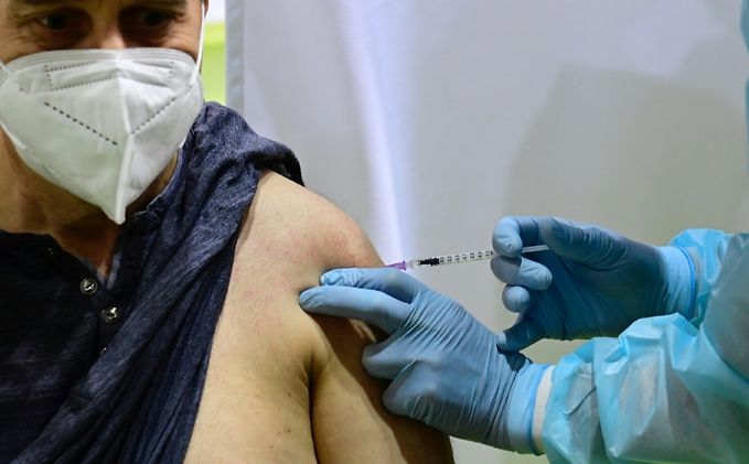 ​L'UE veut accélérer sur les vaccins, les Etats-Unis accusent la Russie
