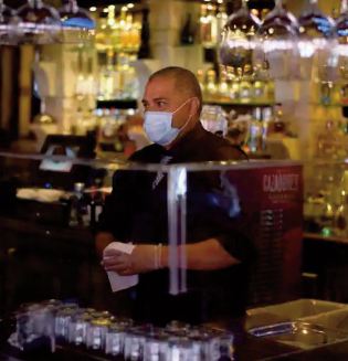 Au Texas, des restaurateurs embarrassés par la levée des restrictions sanitaires