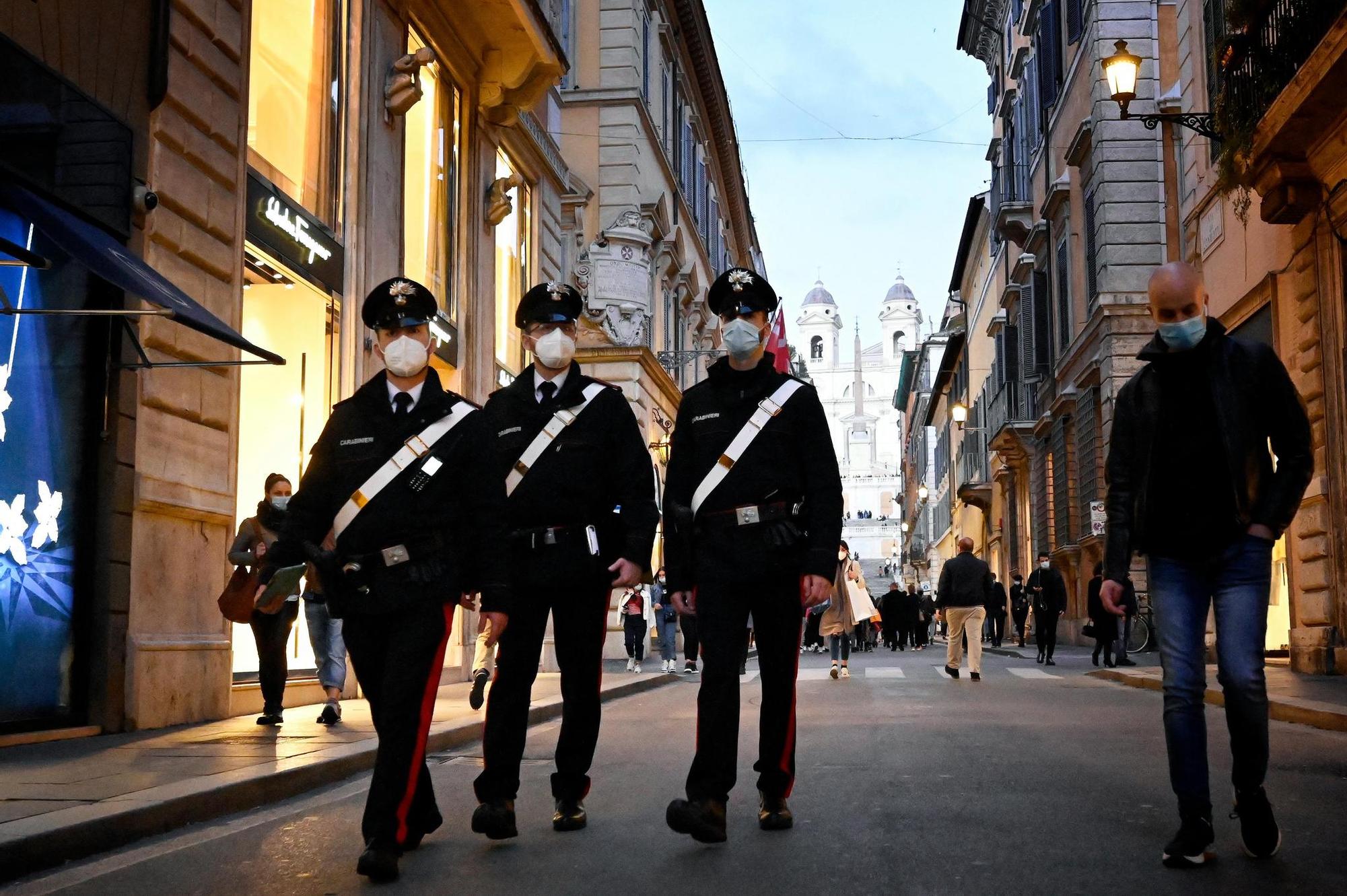 L'Italie reconfine, le Portugal desserre l'étau