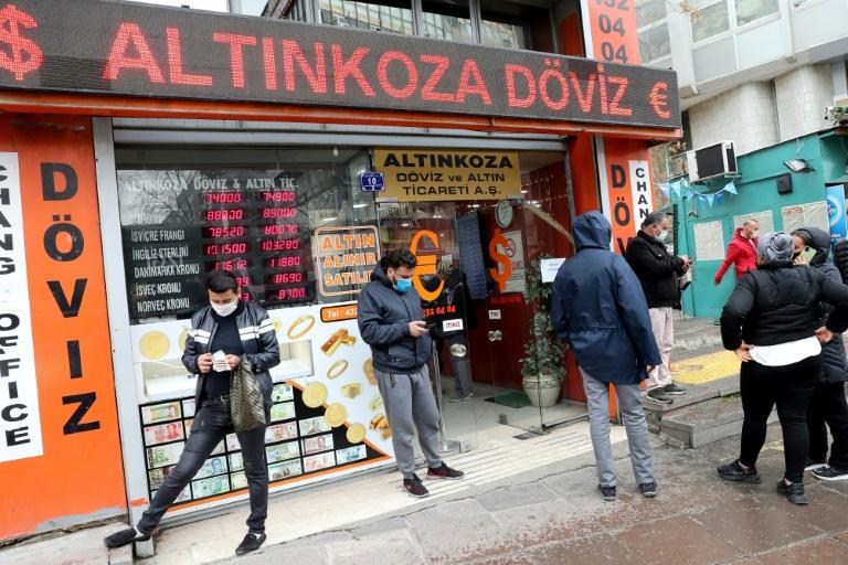 La Turquie veut maintenir un régime de changes libres, malgré le plongeon de sa devise