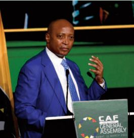Le président de la CAF salue l’ engagement de la FRMF pour le développement du football en Afrique