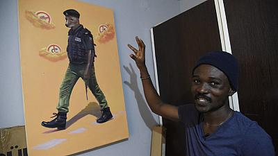 Julius Agbaje, un peintre “satiriste” opposé aux injustices au Nigeria
