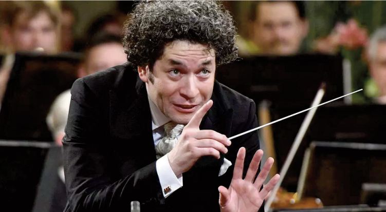 Gustavo Dudamel, prodige vénézuélien devenu chef d’ orchestre superstar Gustavo Dudamel, prodige vénézuélien devenu chef d’ orchestre superstar