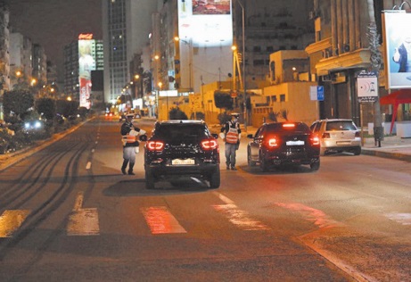 La police à pied d'oeuvre pour faire respecter le couvre-feu nocturne