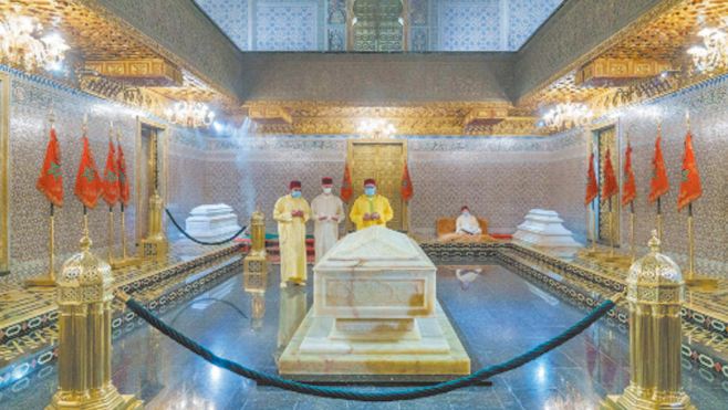 Amir Al Mouminine se recueille sur la tombe de Feu S.M Mohammed V