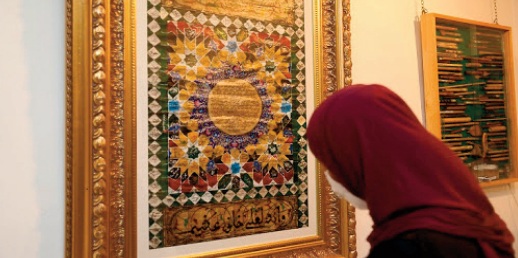 Le calligraphe Larbi Tourak expose ses œuvres à Fès Le calligraphe Larbi Tourak expose ses œuvres à Fès