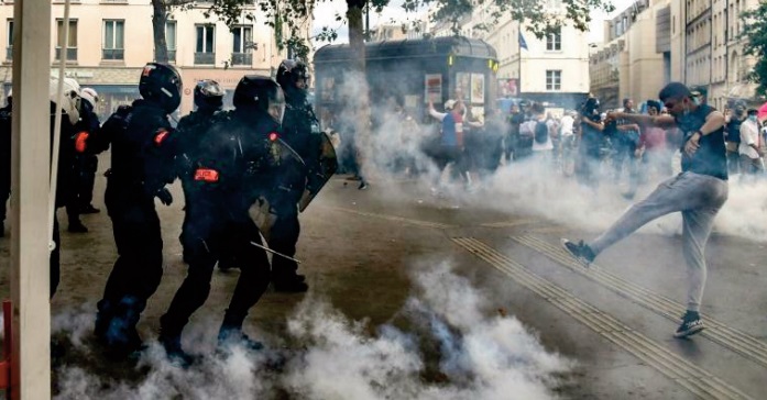 Covid-19: Inquiétude en Chine et manifestations en France