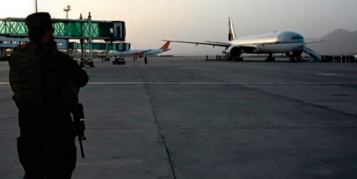 Un vol commercial a atterri à Kaboul Un vol commercial a atterri à Kaboul