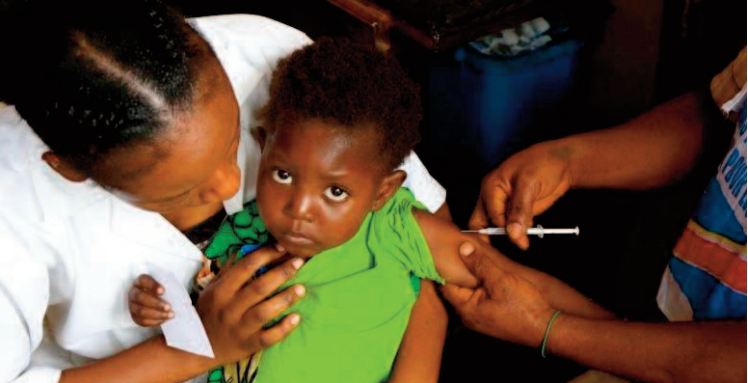 L'OMS pour un déploiement massif du 1er vaccin antipaludique chez les enfants