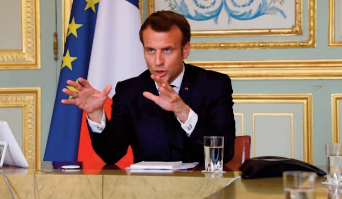Macron met la pression pour le rappel vaccinal et exclut une réforme des retraites avant 2022