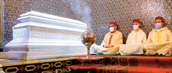 S.M le Roi commémore l'anniversaire de la disparition de Feu S.M le Roi Hassan II