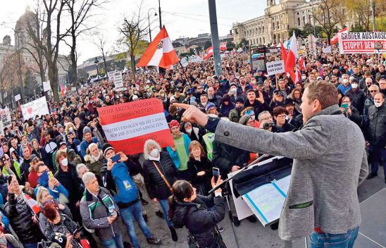 La protestation se durcit face aux mesures anti-Covid