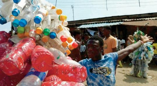 A Lagos, une "Slum party " pour redonner vie et espoir à un quartier pauvre