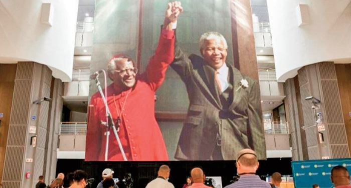Tutu et Mandela: Deux géants avec des désaccords, unis contre l'apartheid