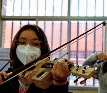 La "Musique du recyclage": A Madrid, changer la vie de jeunes défavorisés