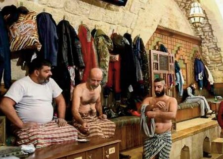 Privés d'eau chaude chez eux, des Alépins optent pour le hammam Privés d'eau chaude chez eux, des Alépins optent pour le hammam