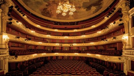 Le théâtre et la philosophie: Aspects d’ une relation étroite