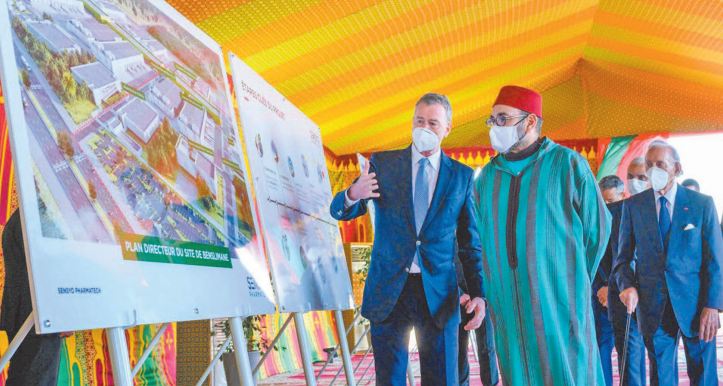 S.M le Roi préside la cérémonie de lancement des travaux de réalisation à Benslimane d'une usine de fabrication de vaccins anti-Covid-19 et autres vaccins S.M le Roi préside la cérémonie de lancement des travaux de réalisation à Benslimane d'une usine de fabrication de vaccins anti-Covid-19 et autres vaccins